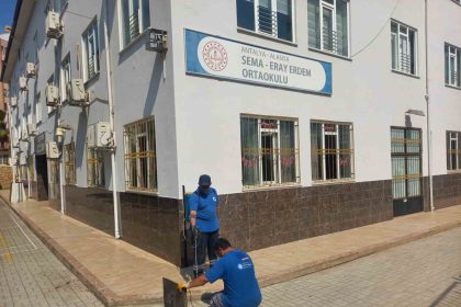 buyuksehir-ekipleri-okullari-yeni-egitim-donemine-hazirliyor