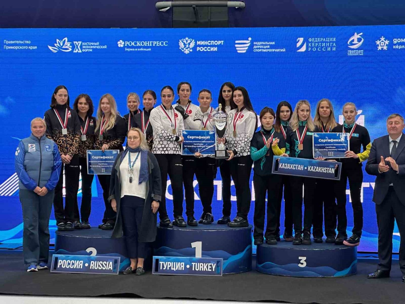 curling-milli-takimi-cifte-madalya-ile-donuyor