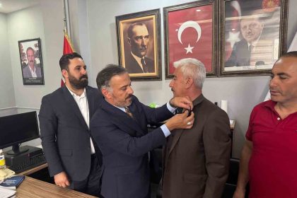diyarbakirda-iyi-partinin-ilce-teskilati-ak-partiye-gecti