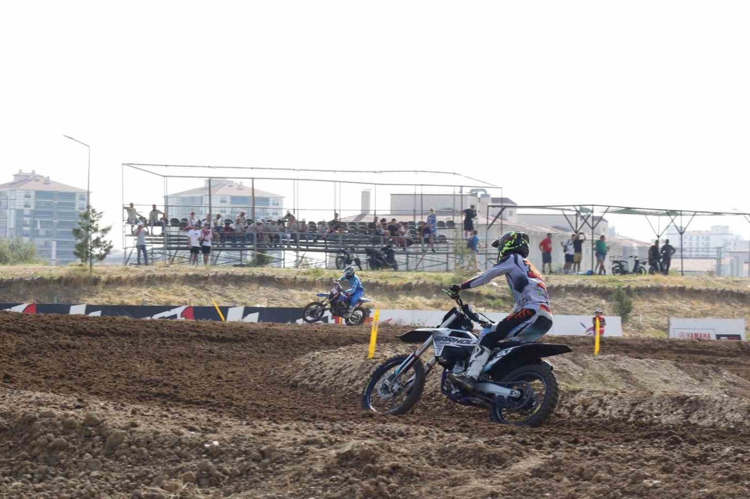 dunya-motokros-sampiyonasi-mxgp-turkiye-ile-es-zamanli-basladi