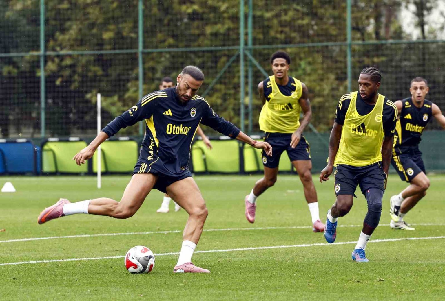 fenerbahce-hazirliklarini-surdurdu