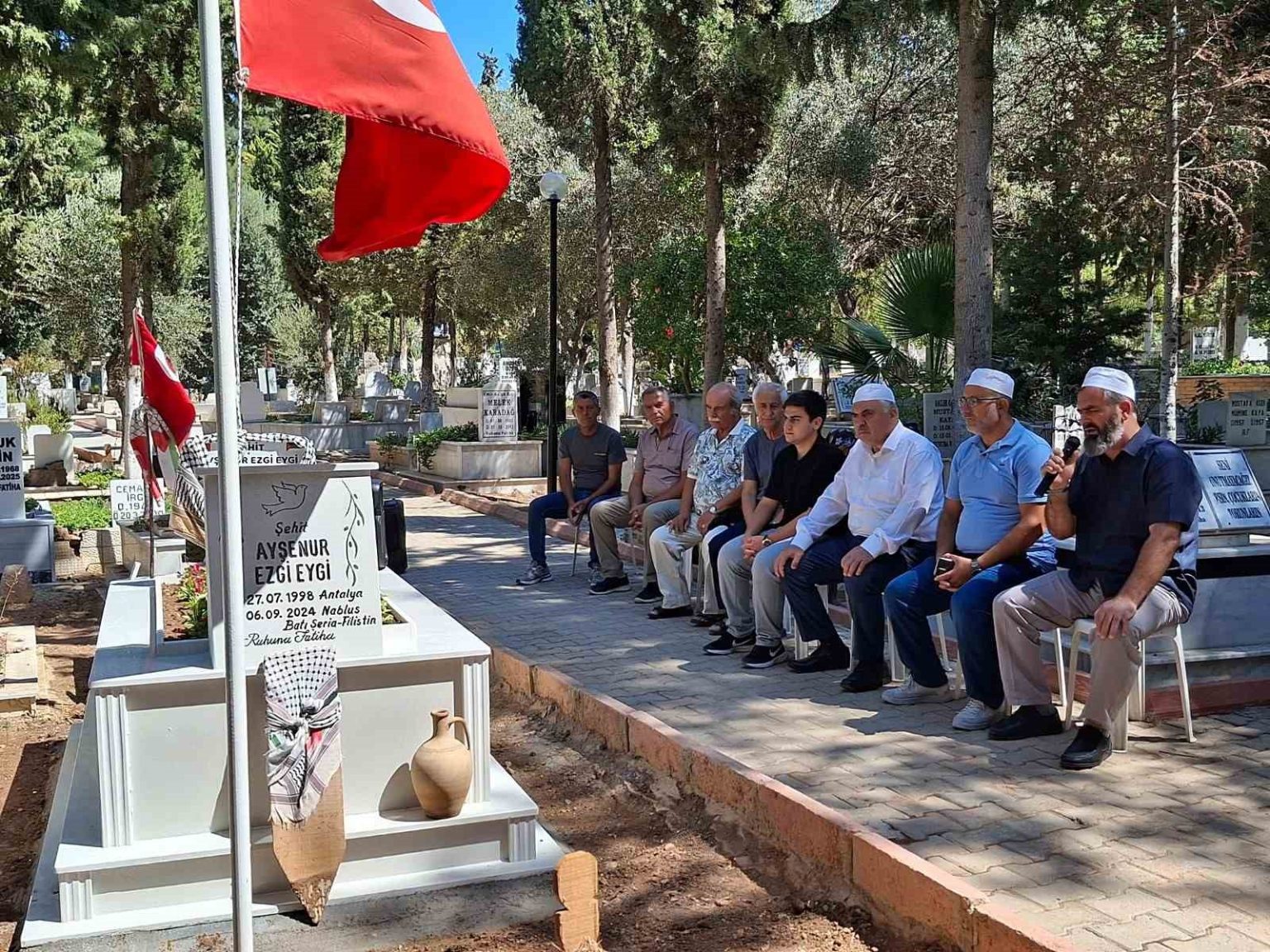 filistin-sehidi-aysenur-mezari-basinda-dualarla-anildi