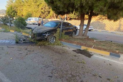 gaziantepte-kontrolu-kaybolan-otomobil-refuje-cikti-1-yarali