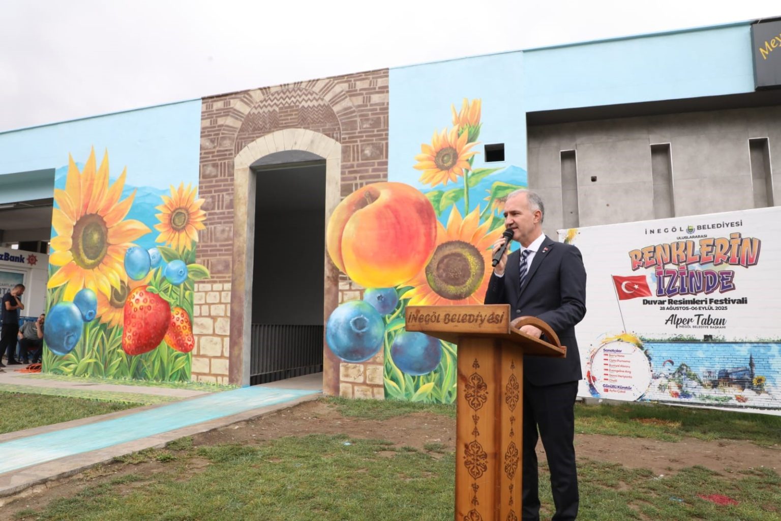 inegol-uluslararasi-duvar-resimleri-festivali-ile-sanatla-bulustu