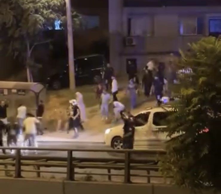 izmirde-dugun-sonrasi-meydan-muharebesi-gibi-kavga