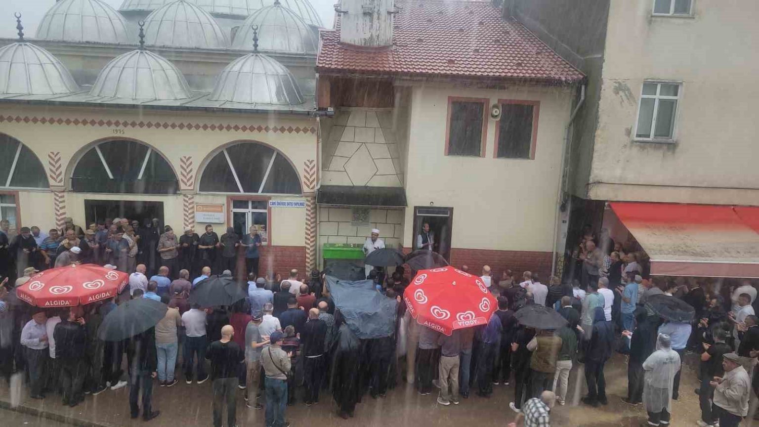 karabukteki-kazada-yasamini-yitiren-surucu-topraga-verildi