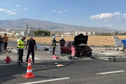 nigdede-refuje-carpan-otomobil-alev-aldi-1-yarali