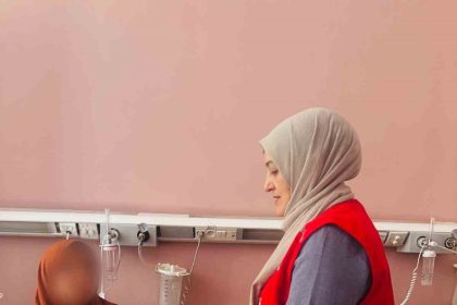patnos-kizilaydan-annelere-ve-yeni-doganlara-sevgi-bohcasi-hediyesi