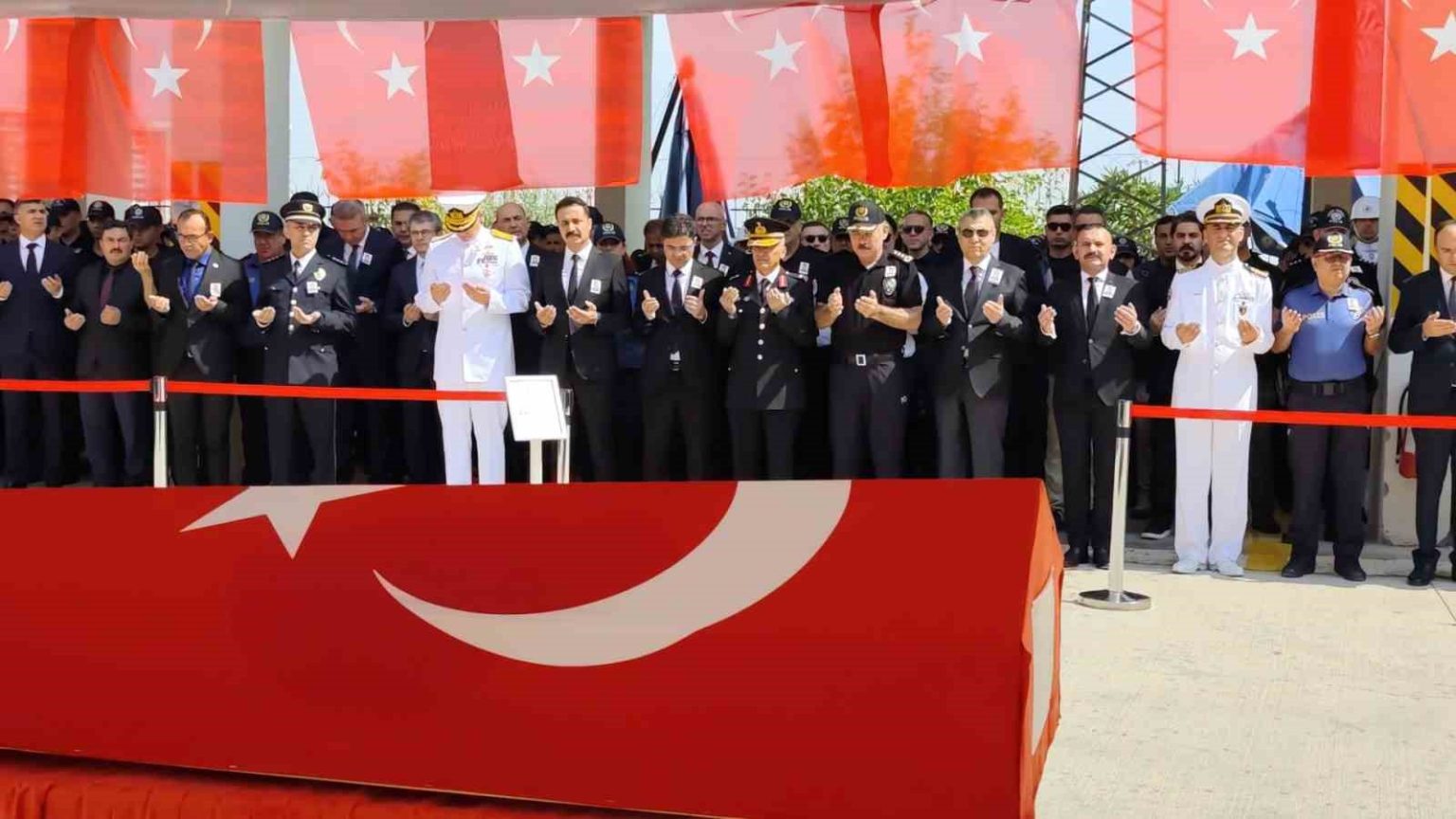 silah-kazasi-sonucu-sehit-olan-ozel-harekat-polisi-memleketine-ugurlandi