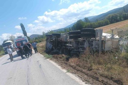 tavsanlida-beton-mikseri-devrildi-1-yarali