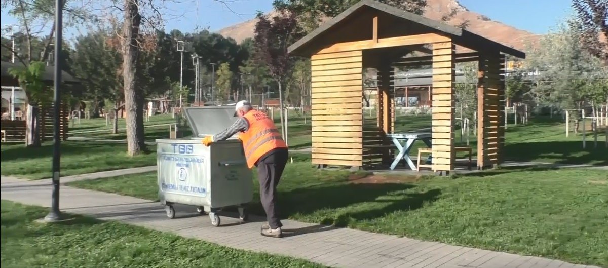 temizlik-iscisinden-ornek-davranis