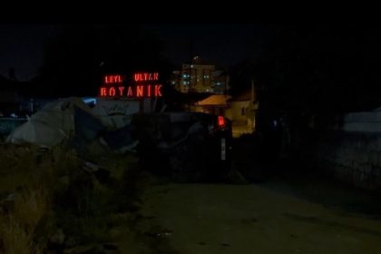 yan-yatan-otomobilden-tek-basina-cikip-yuzunu-yikamaya-gitti