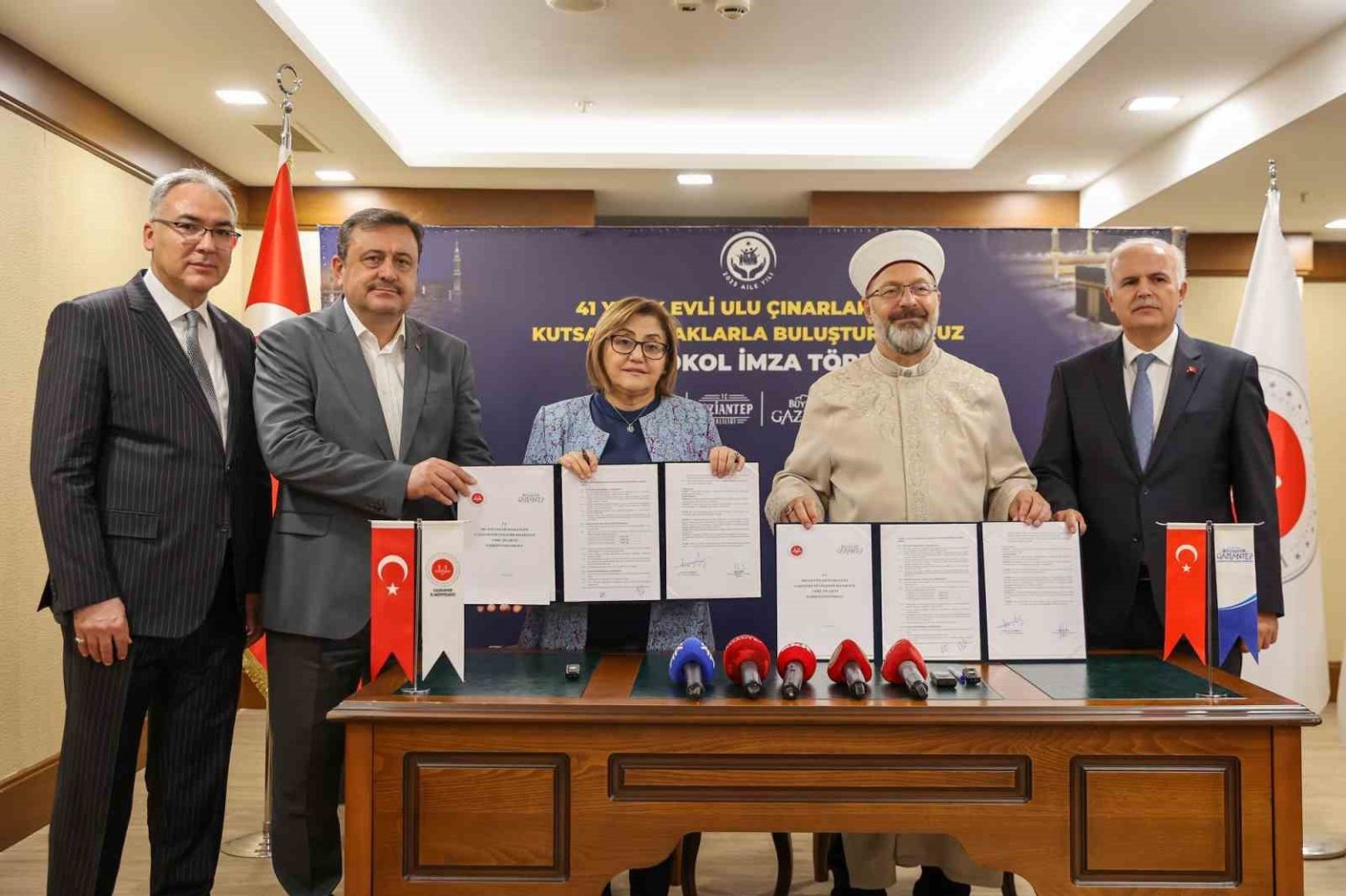 15-bin-basvurunun-yapildigi-umre-ziyareti-projesinin-ilk-talihlileri-belli-oldu