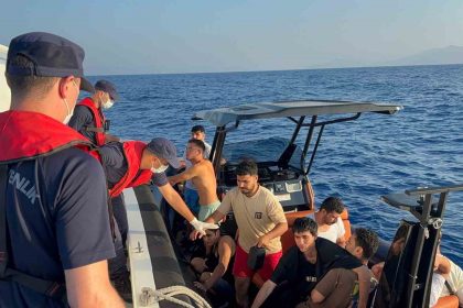 17-duzensiz-gocmen-kurtarildi-1-gocmen-kacakcisi-yakalandi