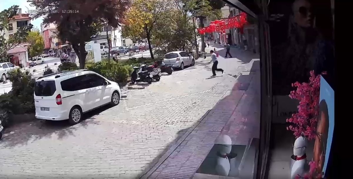 balikesirde-yasanan-deprem-ani-saniye-saniye-guvenlik-kamerasina-yansidi