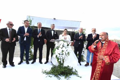 baskan-ozcan-kizinin-nikahini-kiydi