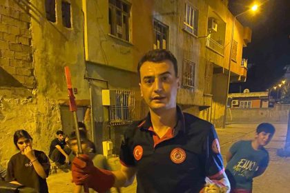 batmanda-pano-icinde-mahsur-kalan-kedileri-itfaiye-ekipleri-kurtardi