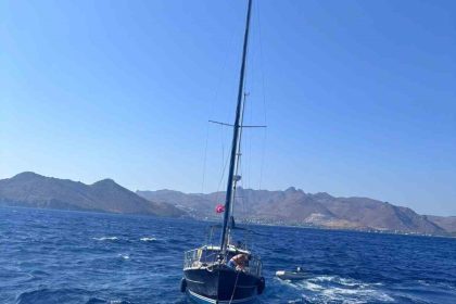 bodrumda-dumen-arizasi-yapan-tekne-kiyem-ekiplerince-kurtarildi