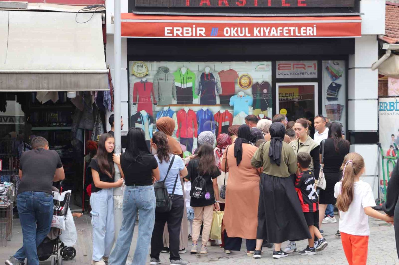 carsida-okul-kiyafetleri-yogunlugu