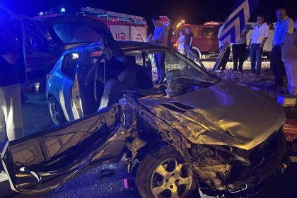 civciv-tasiyan-tira-otomobil-carpti-6-yarali