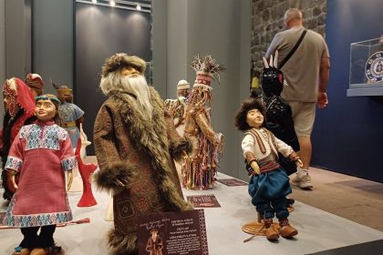 dede-korkut-karakterlerinin-minyaturleri-vatandaslara-sergilendi