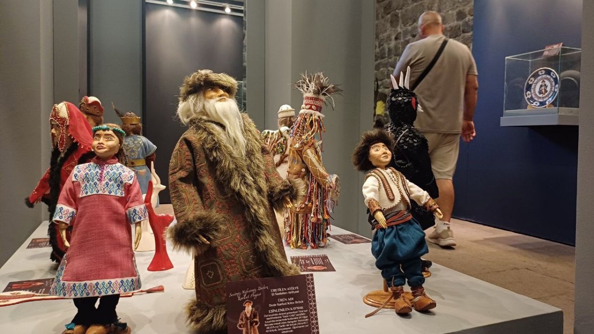 dede-korkut-karakterlerinin-minyaturleri-vatandaslara-sergilendi