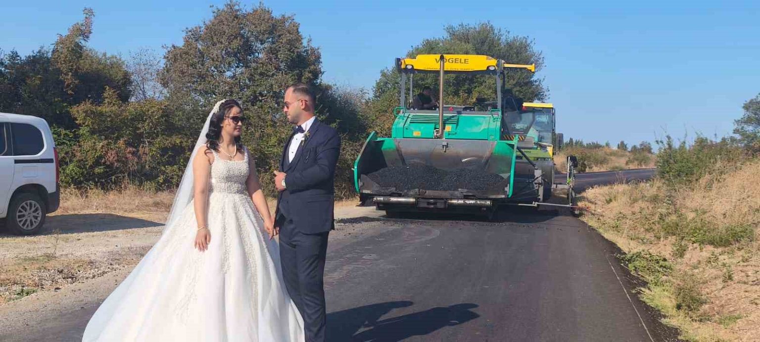 dugun-fotografini-damadin-is-yerinde-sicak-asfalt-dokulurken-cekildiler
