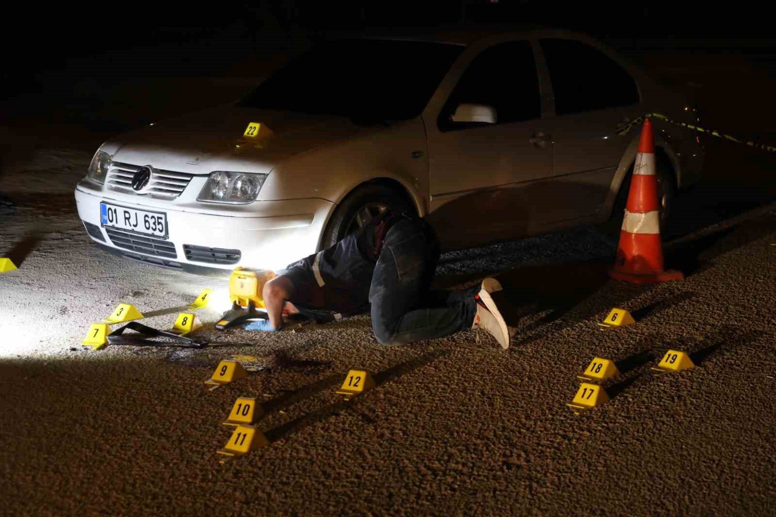 dugun-salonu-onundeki-kufur-tartismasinda-silahlar-konustu-1-agir-yarali