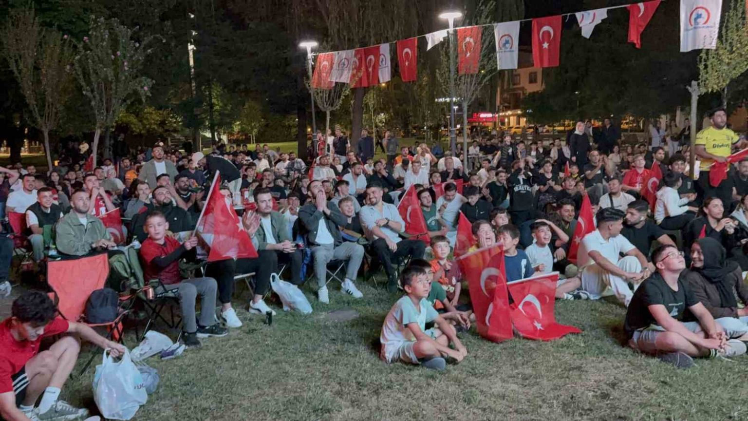 duzceliler-ispanya-maci-icin-tek-yurek-oldu