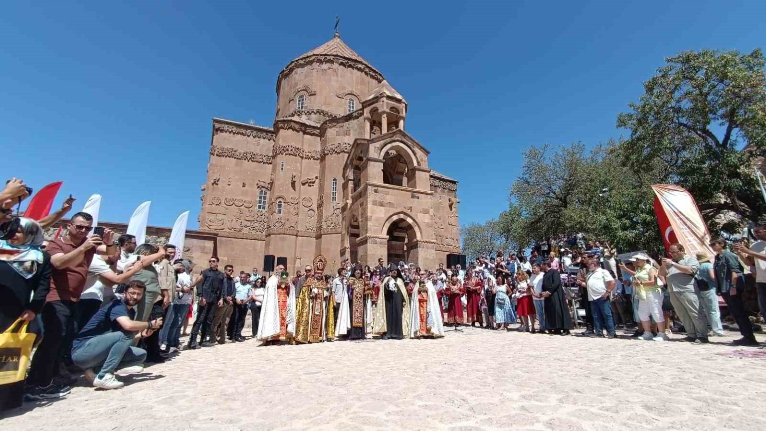 ermeni-ayini-sona-erdi