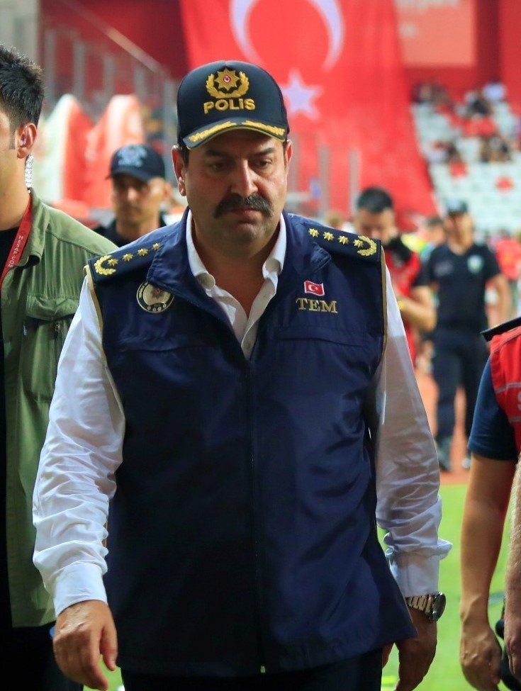 gorevden-uzaklastirilan-antalya-emniyet-muduru-ilker-arslan-teslim-oldu