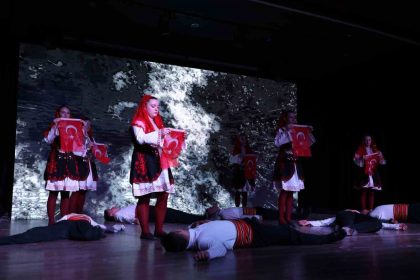 inegolun-kurtulusunun-103-yillik-hikayesi-sahnede-sergilendi