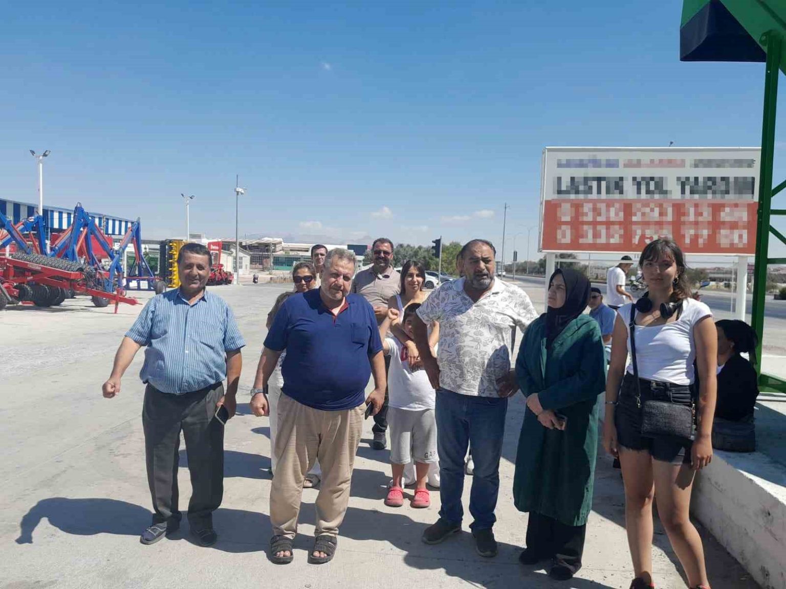 izmir-adana-seferi-cileye-dondu-mazotu-biten-otobus-yolda-kalinca-yolcular-magdur-oldu