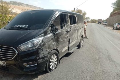 kamyon-ile-minibus-carpisti-1-yarali