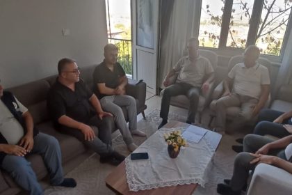 orman-bolge-muduru-kole-buldan-yanginiyla-mucadele-ederken-yaralanan-personeli-ziyaret-etti
