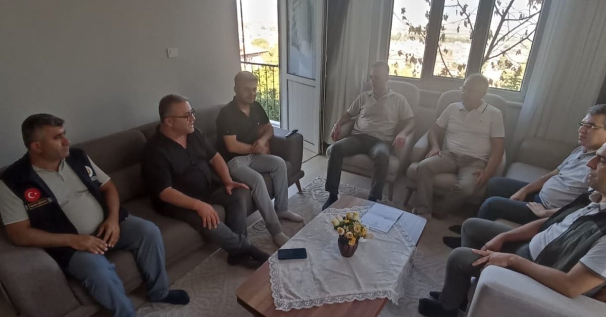 orman-bolge-muduru-kole-buldan-yanginiyla-mucadele-ederken-yaralanan-personeli-ziyaret-etti