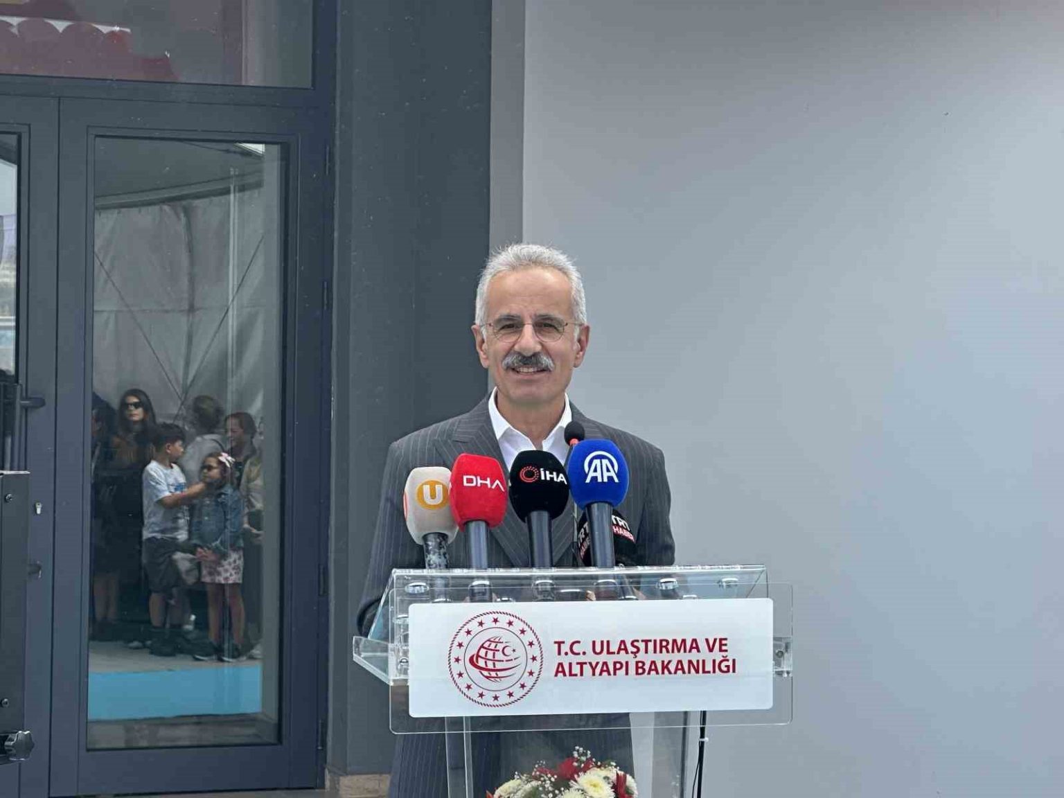 ulastirma-bakani-uraloglu-2025-yilinin-ilk-8-ayinda-26-bin-264-gemi-trafigi-gerceklesti