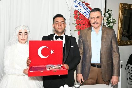 vali-ciftci-gazi-samet-kulacin-dugun-torenine-katildi