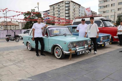 yillara-meydan-okuyan-klasik-otomobiller-gorucuye-cikti