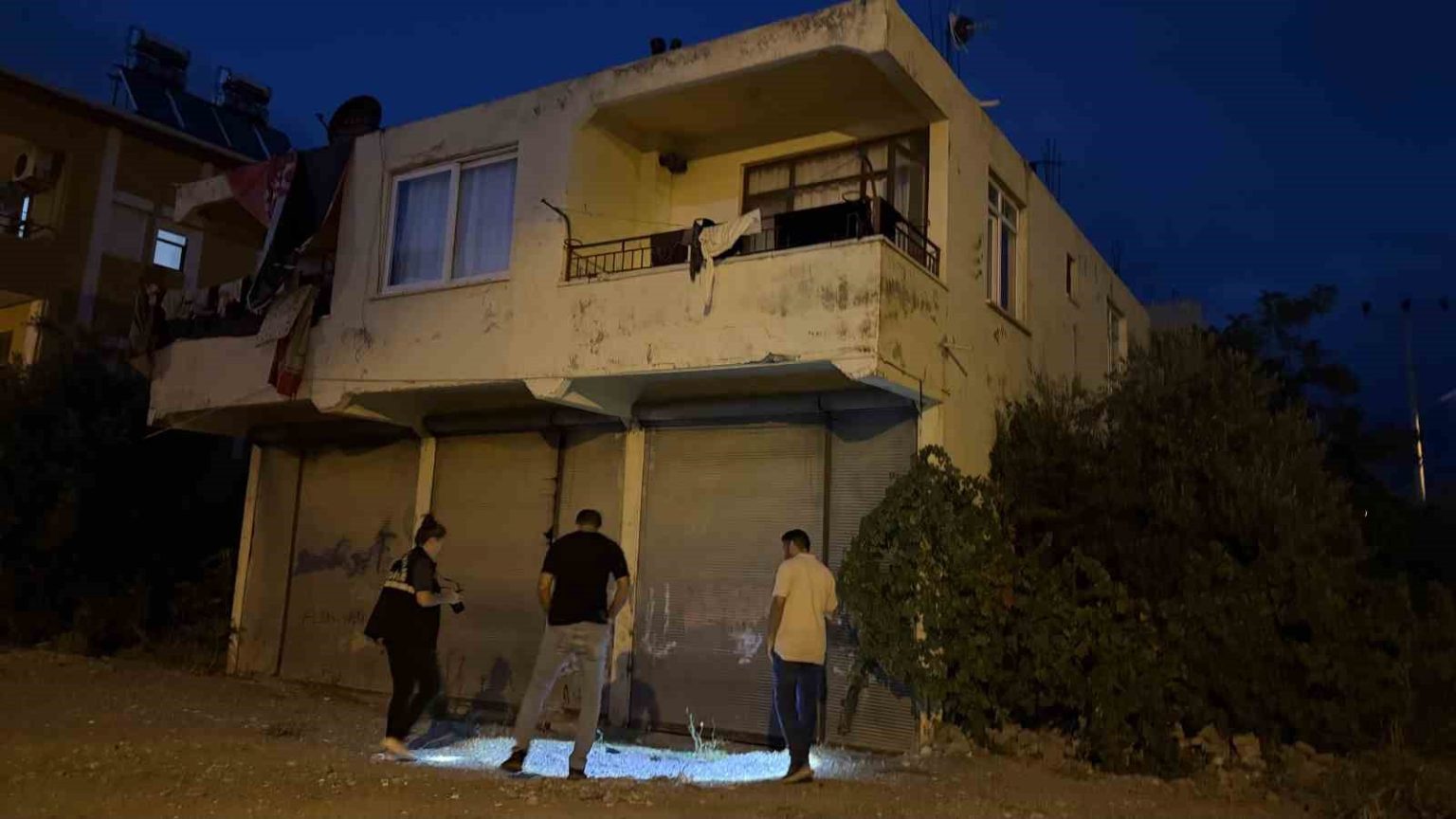 5-metre-yukseklikteki-balkondan-dusup-yaralanan-bebek-hastanede-hayatini-kaybetti