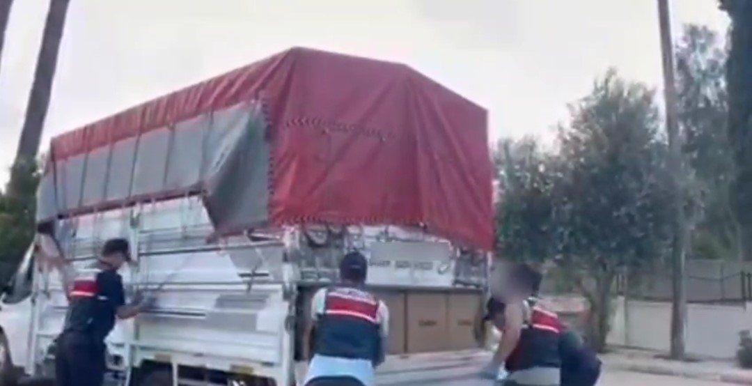 adanada-2-milyon-400-bin-adet-kacak-makaron-ele-gecirildi