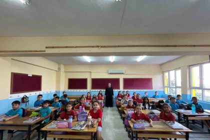 adanada-522-bin-ogrenci-ders-basi-yapti