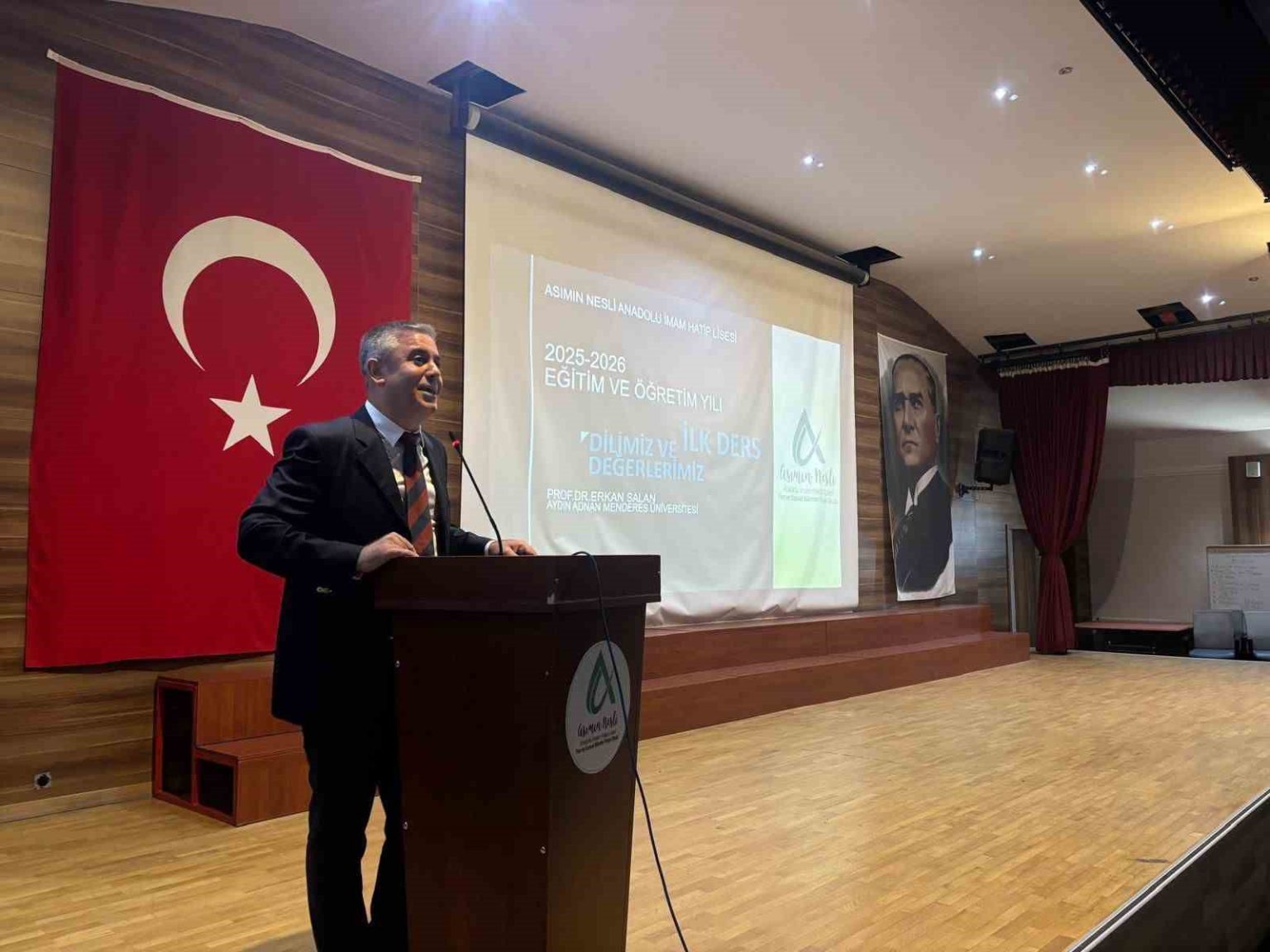adu-rektor-yardimcisi-prof-dr-salan-egitim-ogretim-yili-acilisinda-ilk-dersi-verdi