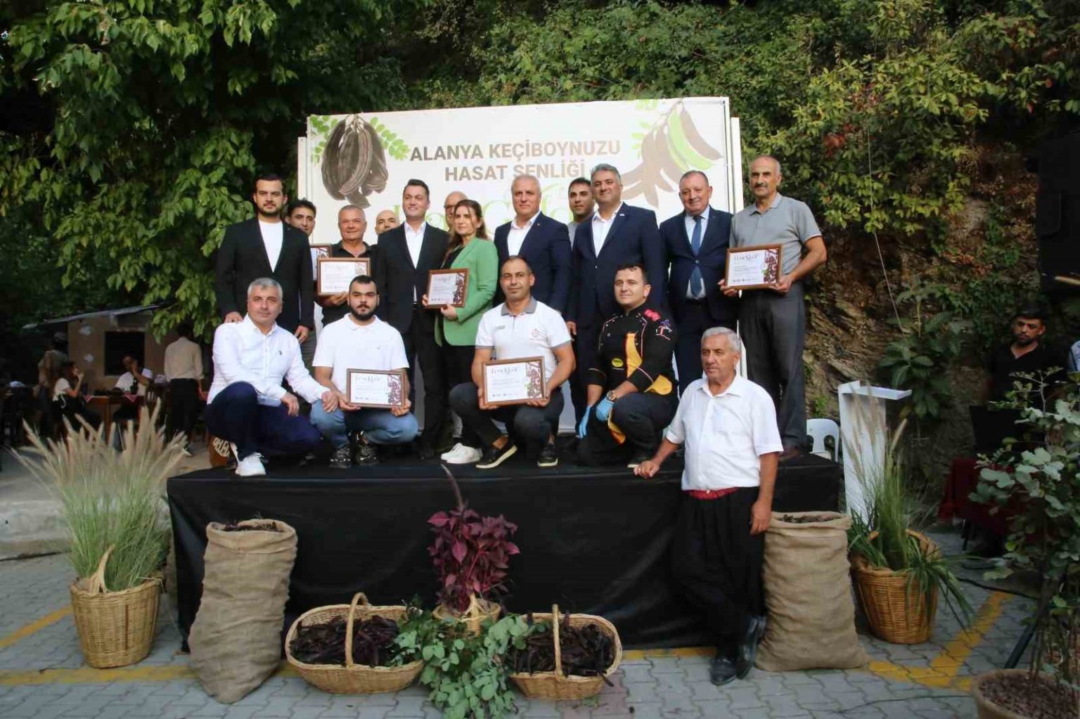 alanyada-keciboynuzu-hasat-senligi-ve-cografi-tescil-belge-toreni