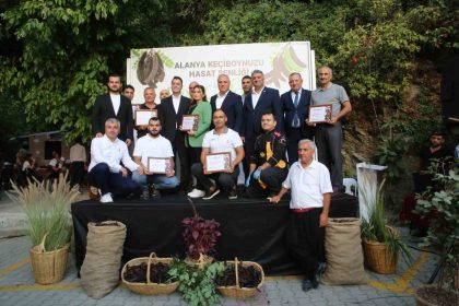 alanyada-keciboynuzu-hasat-senligi-ve-cografi-tescil-belge-toreni