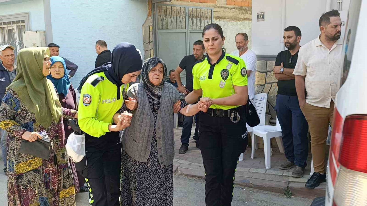 anne-yuregi-sehit-polis-mudurunun-annesi-hastaneye-kaldirildi