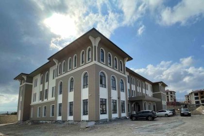 arpaderesi-mahallesinde-16-derslikli-okul-insa-edildi
