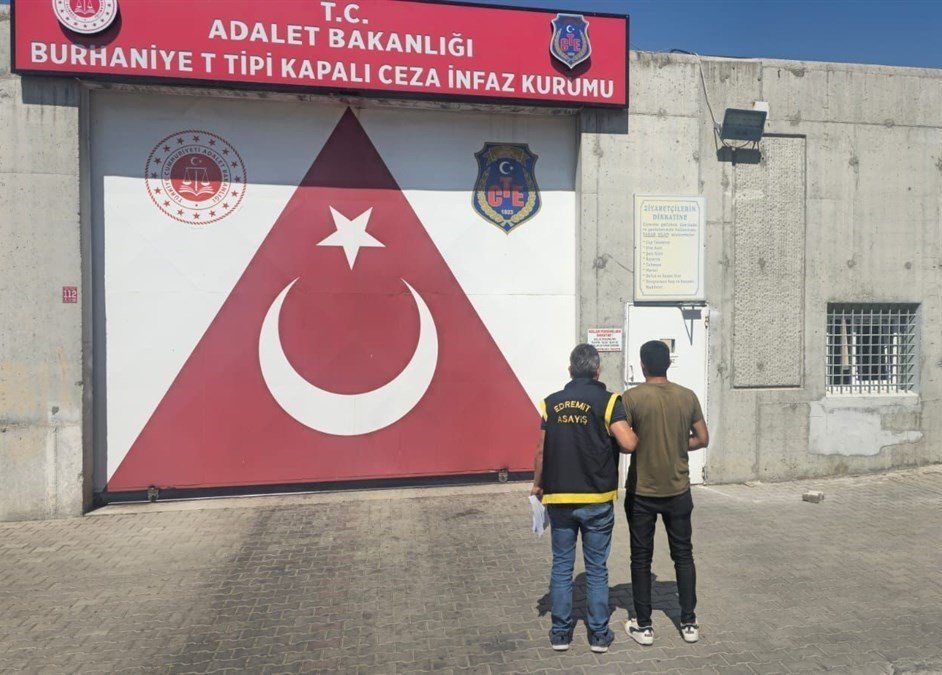 balikesirde-es-zamanli-operasyonda-41-aranan-sahis-yakalandi