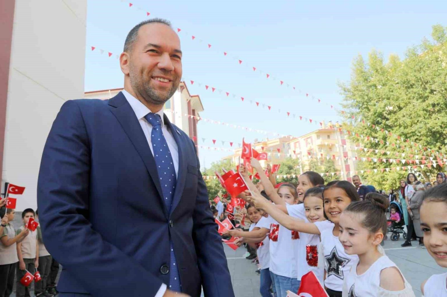 baskan-ozdemir-egitim-gelecegimizi-aydinlatan-en-onemli-isiktir