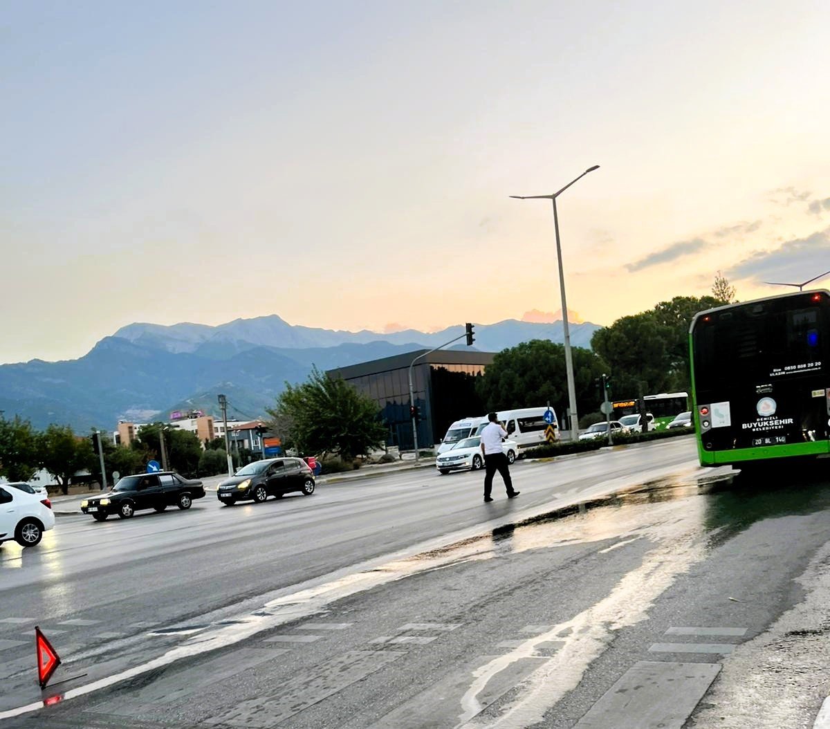 belediye-otobusunden-dokulen-yakit-suruculere-zor-anlar-yasatti